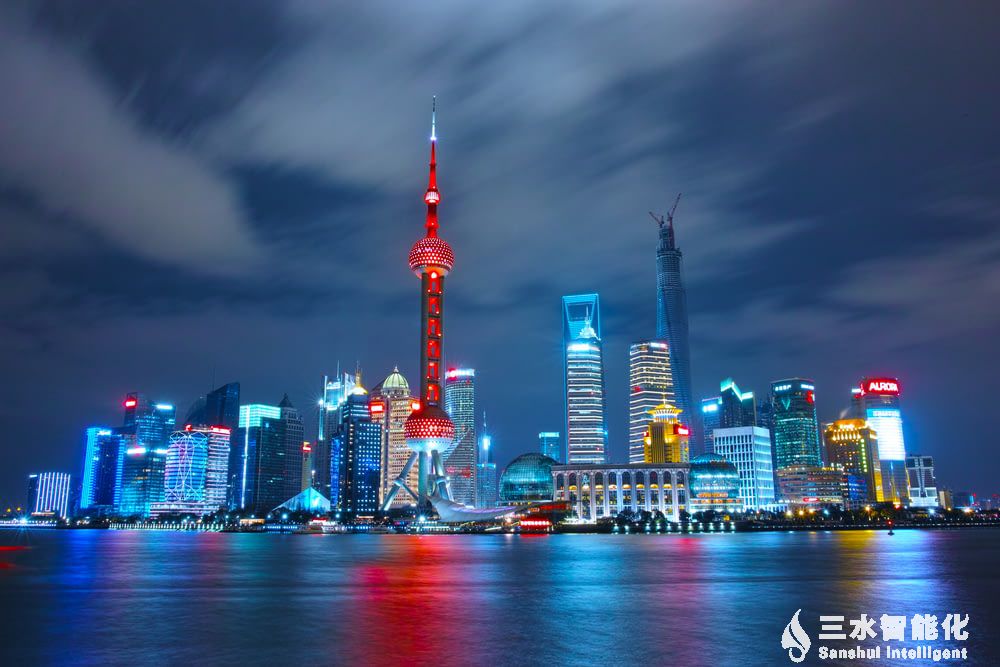 楼宇自控系统的组成、控制原理与控制功能(图1) architectural photograph of lighted city sky.jpg