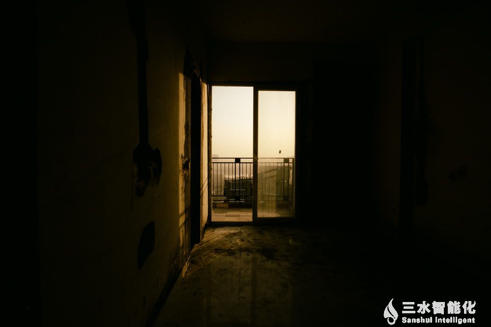 超越传统照明,更个性化的灯光控制就选智能照明系统!(图1) black metal framed glass door.jpg