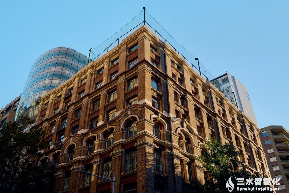 建筑里的照明管家:智能照明系统贴心照亮每个区域(图1) brown concrete building during daytime (2).jpg