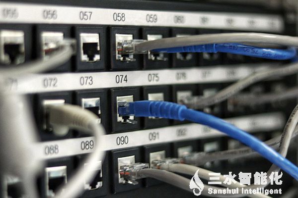 楼宇自控系统的常用设备有哪些?(图1) blue-UTP-cord.jpg