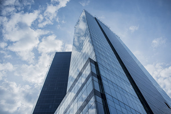智能楼宇自控系统的二三事!(图1) low angle photo of high-rise building.jpg