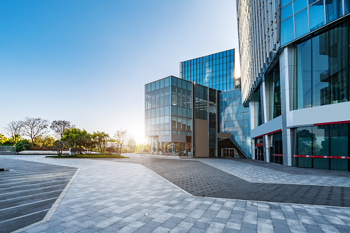了解Zigbee,楼宇自控的关键之一!(图1) business-district-building-street-office-building.jpg